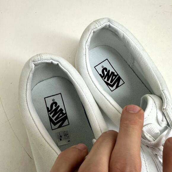 NWOT VANS Canvas Old Skool True Triple White Skate Shoes Men\'s 15 main image 5